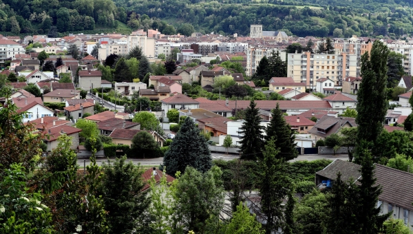 Location de monte-charges à Bourgoin-Jallieu : facilitez vos déménagements